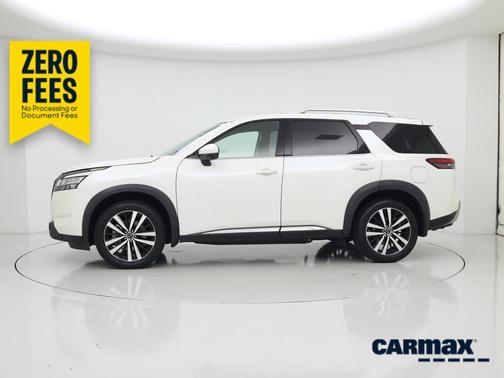 White 2024 Nissan Pathfinder Platinum