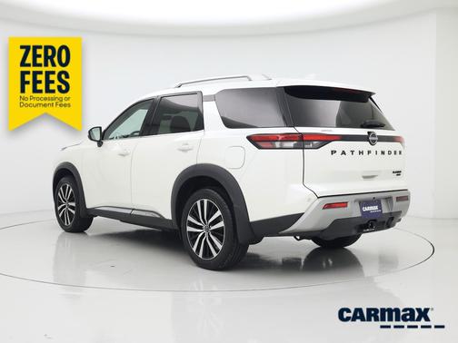 White 2024 Nissan Pathfinder Platinum