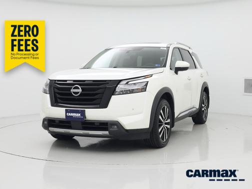 White 2024 Nissan Pathfinder Platinum