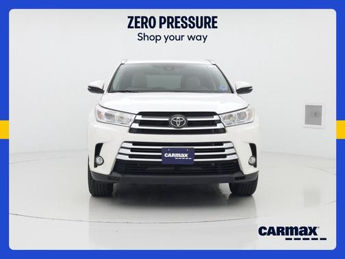 White 2018 Toyota Highlander XLE