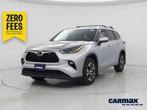 Silver 2022 Toyota Highlander XLE