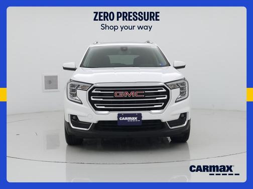 White 2024 GMC Terrain SLT