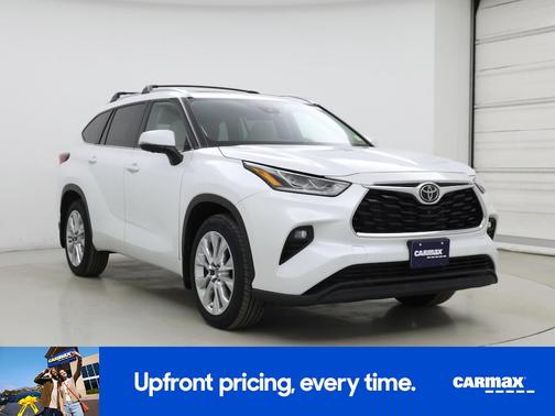 White 2023 Toyota Highlander Limited
