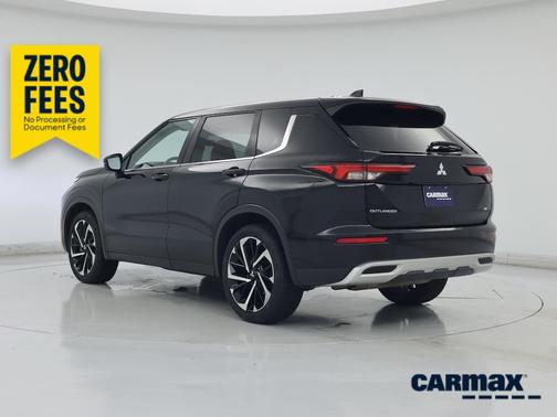 Black 2022 Mitsubishi Outlander SE
