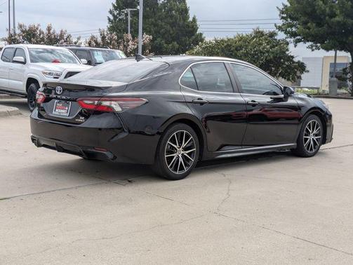 2023 Toyota Camry Hybrid SE