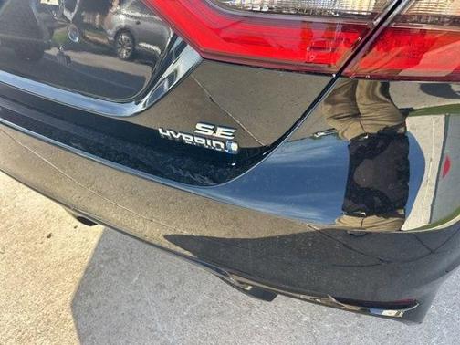 2023 Toyota Camry Hybrid SE