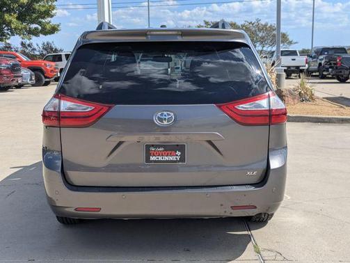 2017 Toyota Sienna XLE