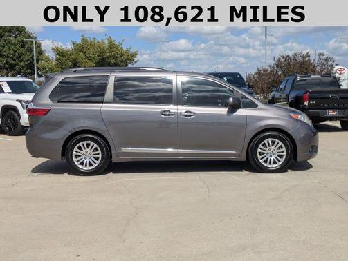 2017 Toyota Sienna XLE
