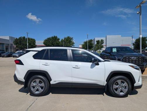 2025 Toyota RAV4 Hybrid LE