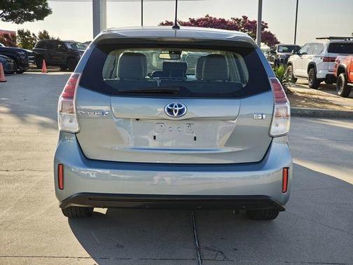 2017 Toyota Prius v Five