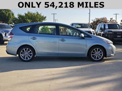 2017 Toyota Prius v Five
