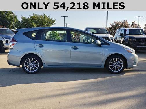 2017 Toyota Prius v Five