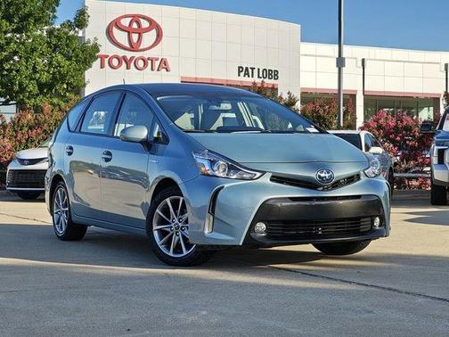 2017 Toyota Prius v Five