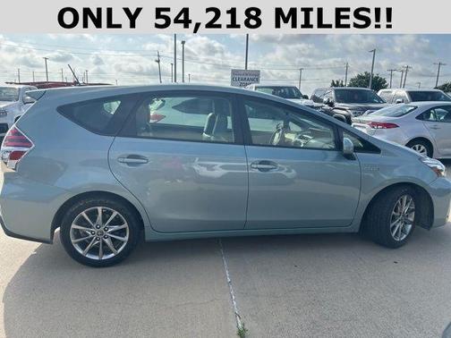 2017 Toyota Prius v Five