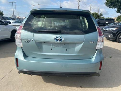 2017 Toyota Prius v Five
