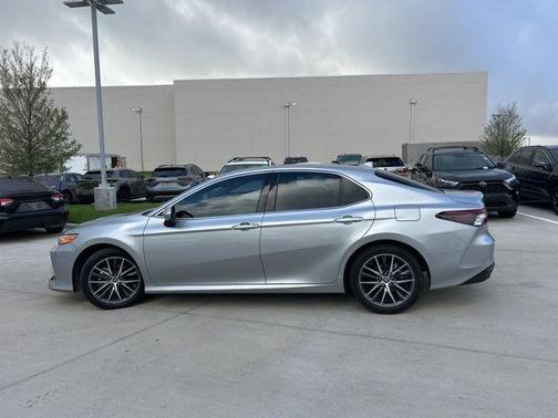 2024 Toyota Camry Hybrid XLE