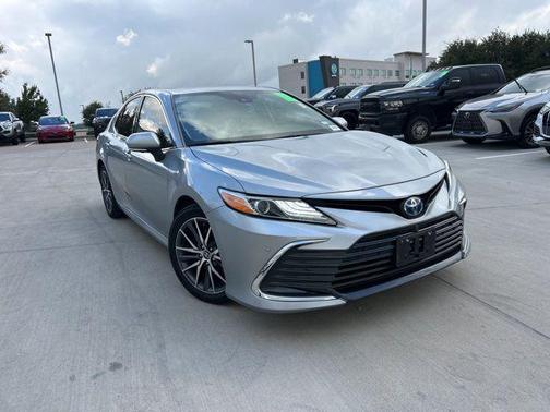 2024 Toyota Camry Hybrid XLE