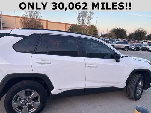 2025 Toyota RAV4 Hybrid SE