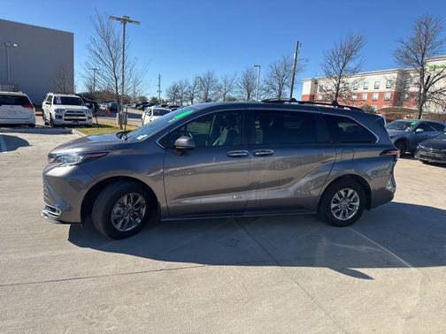 2022 Toyota Sienna XLE