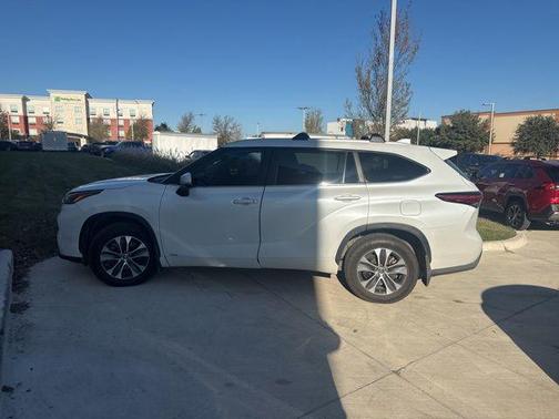 2023 Toyota Highlander Hybrid XLE