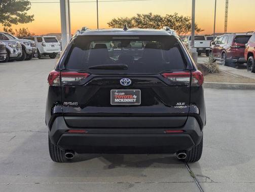 2022 Toyota RAV4 Hybrid XLE