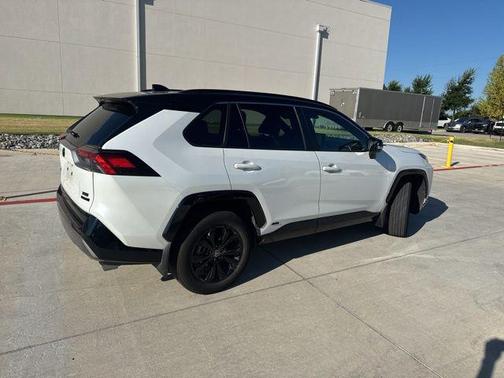 2023 Toyota RAV4 Hybrid SE