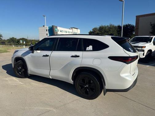 2024 Toyota Highlander Hybrid XLE