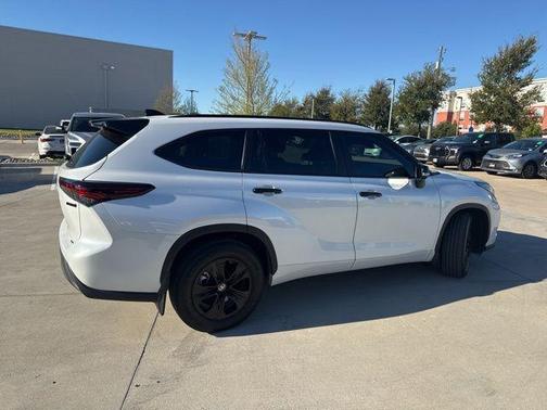 2024 Toyota Highlander Hybrid XLE
