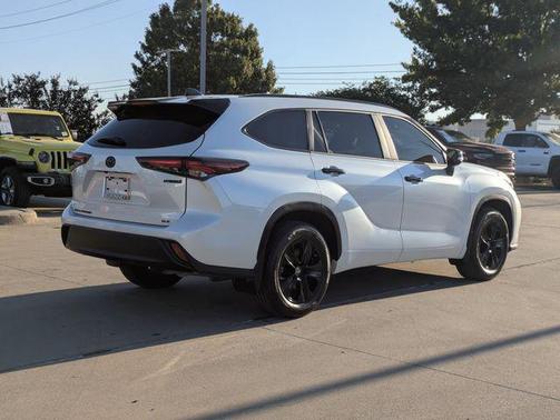2024 Toyota Highlander Hybrid XLE