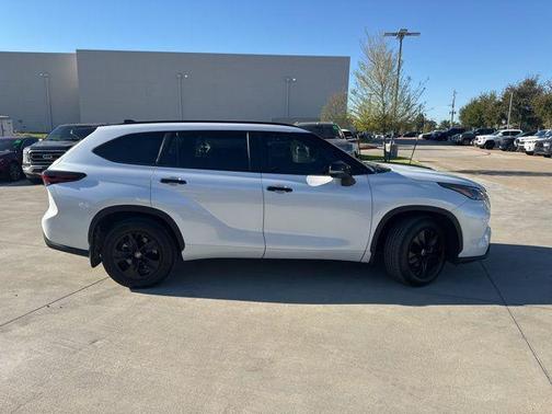 2024 Toyota Highlander Hybrid XLE