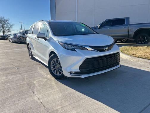 2022 Toyota Sienna XLE