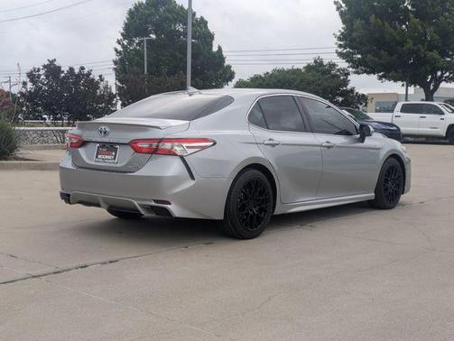 2020 Toyota Camry Hybrid SE