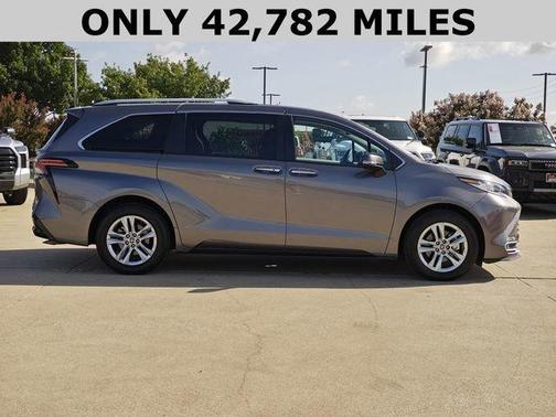 2022 Toyota Sienna Limited