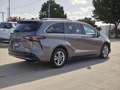 2022 Toyota Sienna Limited