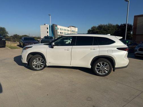 2024 Toyota Highlander Hybrid Limited