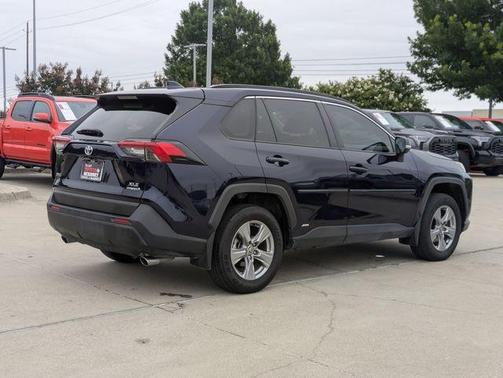 2022 Toyota RAV4 Hybrid XLE