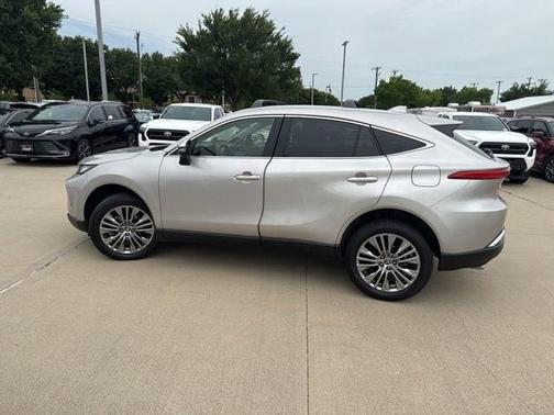 2022 Toyota Venza XLE