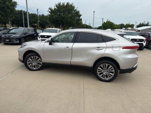 2022 Toyota Venza XLE