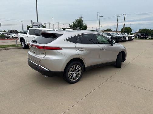 2022 Toyota Venza XLE