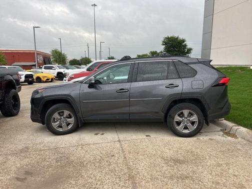 2022 Toyota RAV4 Hybrid LE