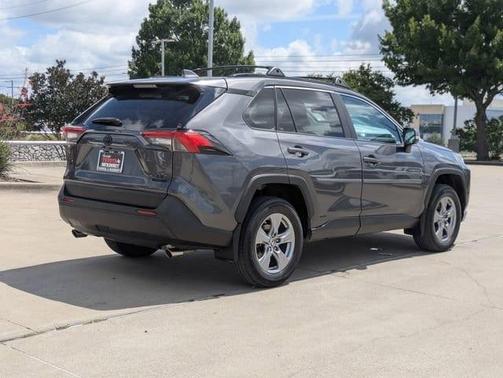 2022 Toyota RAV4 Hybrid LE