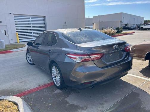 2020 Toyota Camry Hybrid XLE