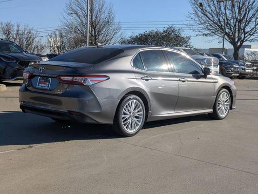 2020 Toyota Camry Hybrid XLE