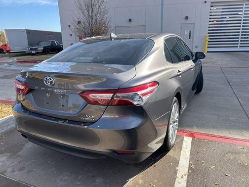 2020 Toyota Camry Hybrid XLE