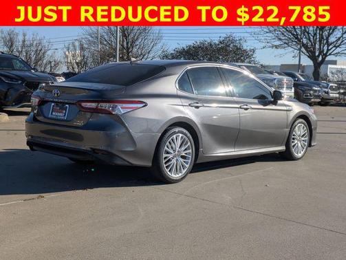 2020 Toyota Camry Hybrid XLE