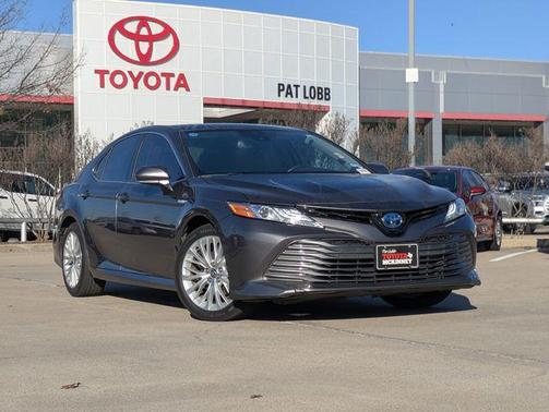 2020 Toyota Camry Hybrid XLE