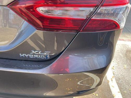 2020 Toyota Camry Hybrid XLE