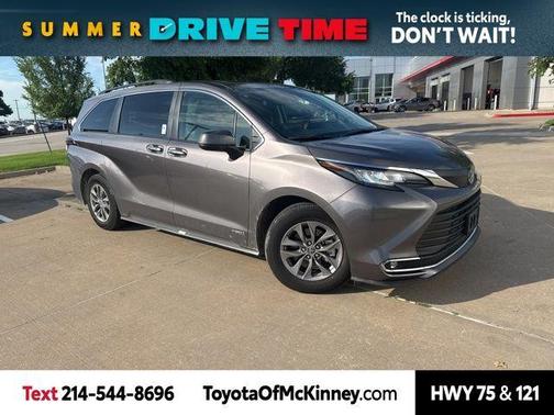 2021 Toyota Sienna XLE