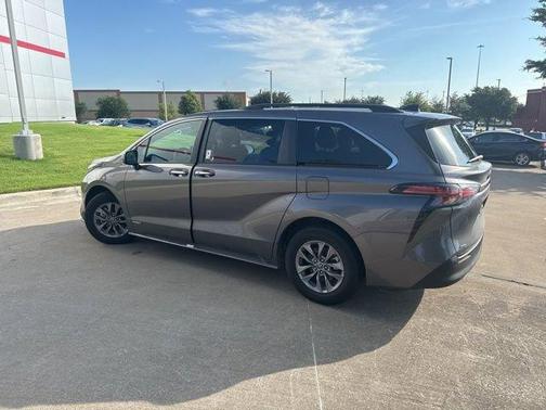 2021 Toyota Sienna XLE