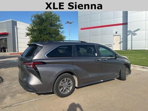 2021 Toyota Sienna XLE